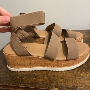 Platform sandals